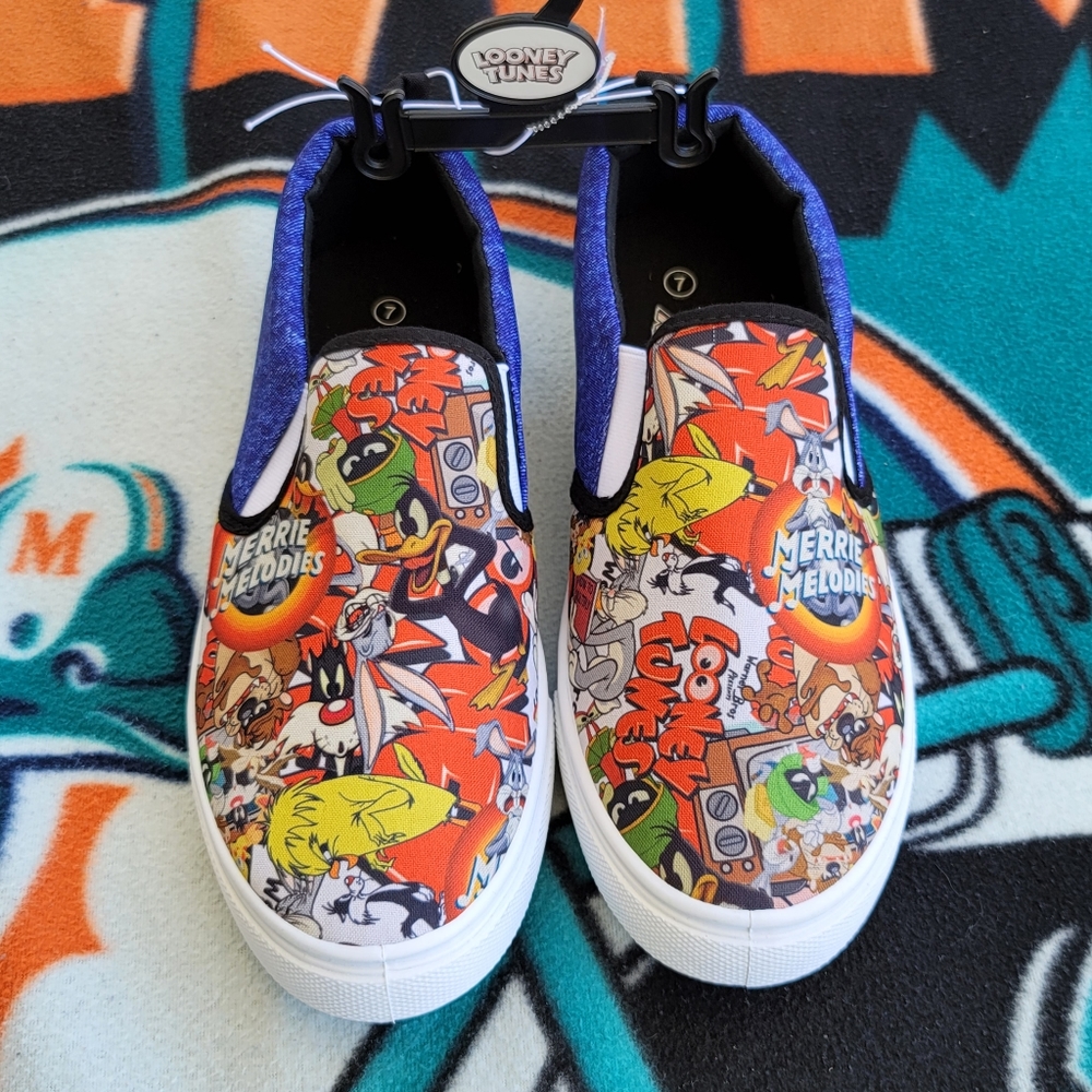 Looney Tunes Shoes Size 7 NWT